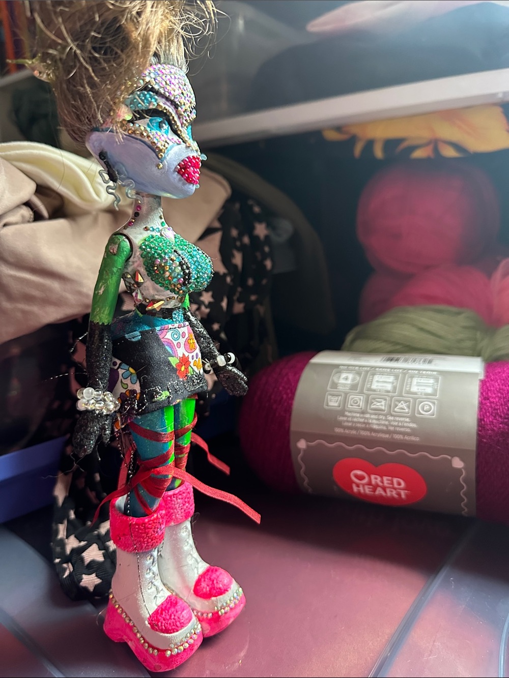 Handcrafted Green and Pink Decorative Doll Figurine - DOJA BRAT - Picture 2 of 6